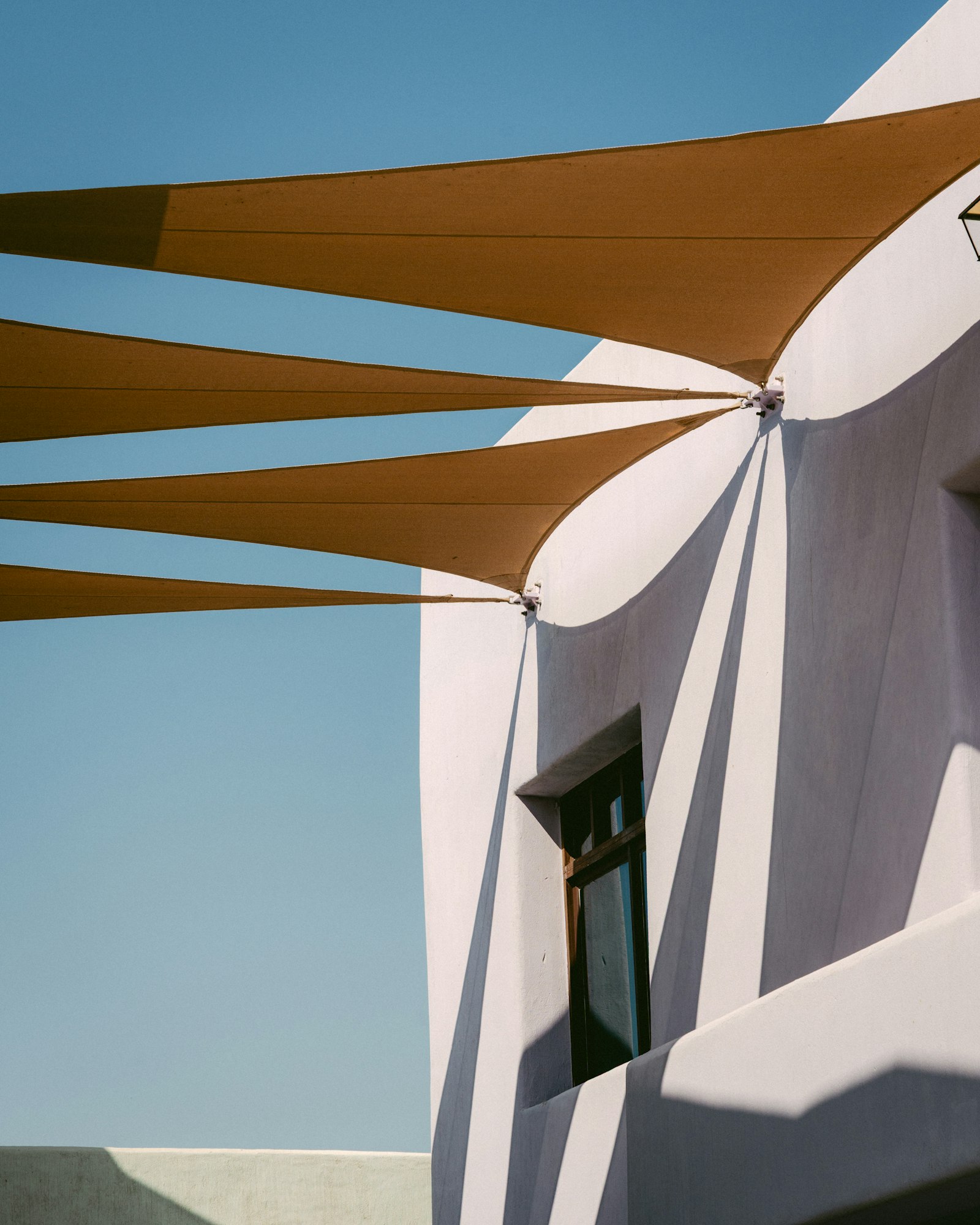 Toldo Fachada Comercial — Toldos con mallasombra