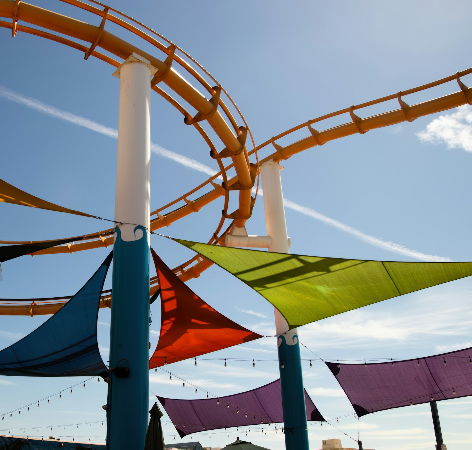 Toldos Multicolor Plaza — Toldos con mallasombra